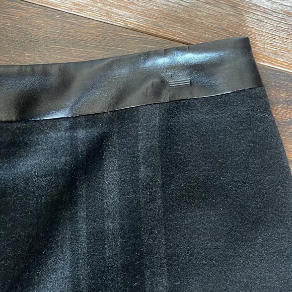 White House Black Market Mini Skirt - Picture 3 of 4